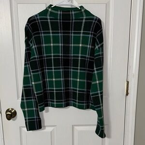 Tahari Women's Green and Black Plaid Sweater